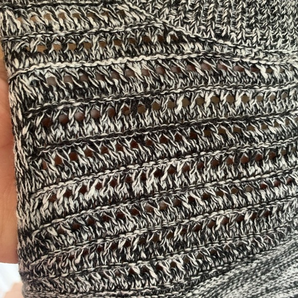 Gap brand tank top, black with some white - Picture 4 of 6